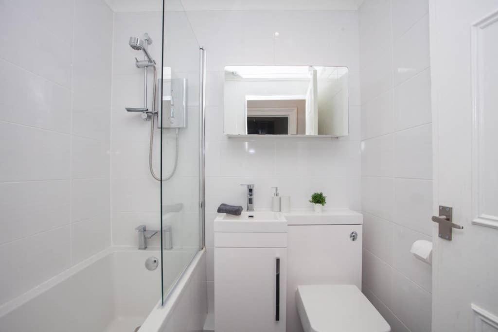 The Warwick Apartment Greenock Eksteriør bilde